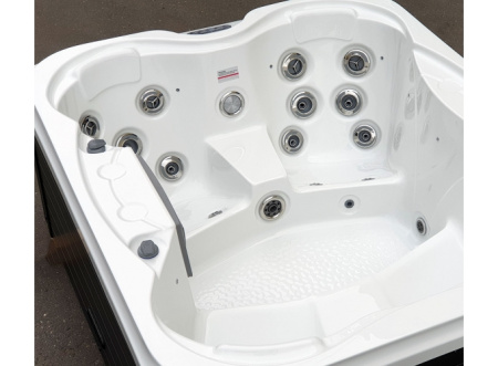 Гидромассажный мини спа-бассейн JNJ Spas Octave